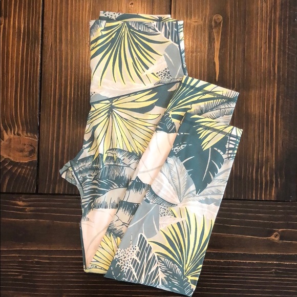 aerie Pants - Aerie Real Me 7/8 palm patterned leggings